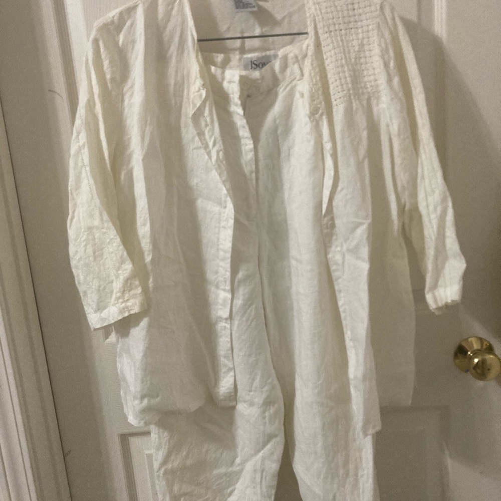 White linen capri set - lovely , classy set